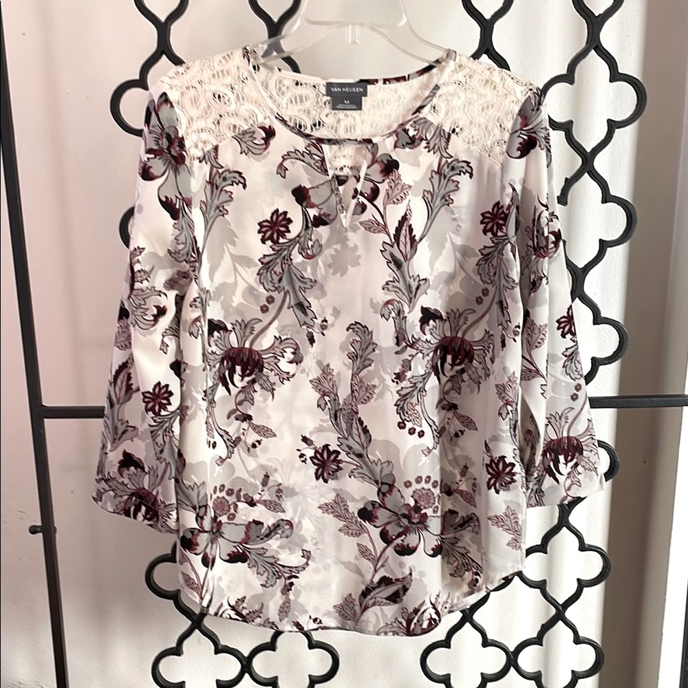 Floral Print and Lace 3/4 Sleeve Top EUC